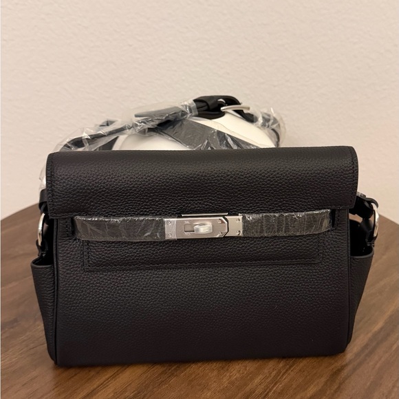 H inspired. K Messenger. Elegant Black Leather Handbag